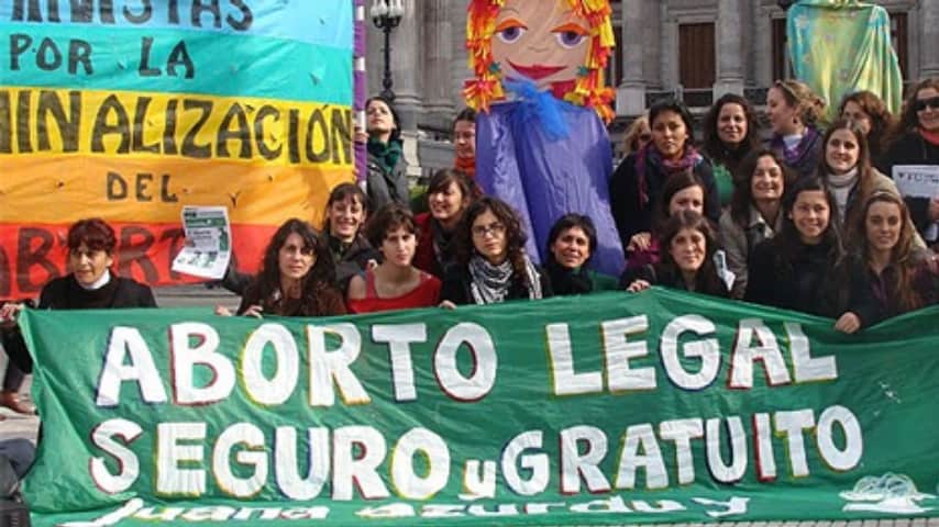 Una bimba di 11 anni argentina vittima di stupro è stata costretta a partorire: sua figlia è morta