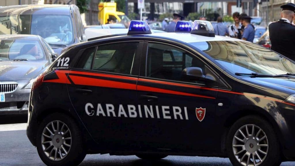 macchina dei carabinieri