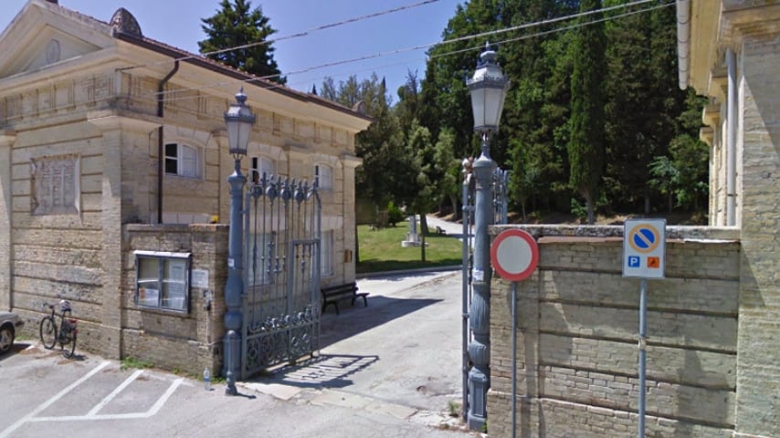 L'ingresso del cimitero di Senigallia