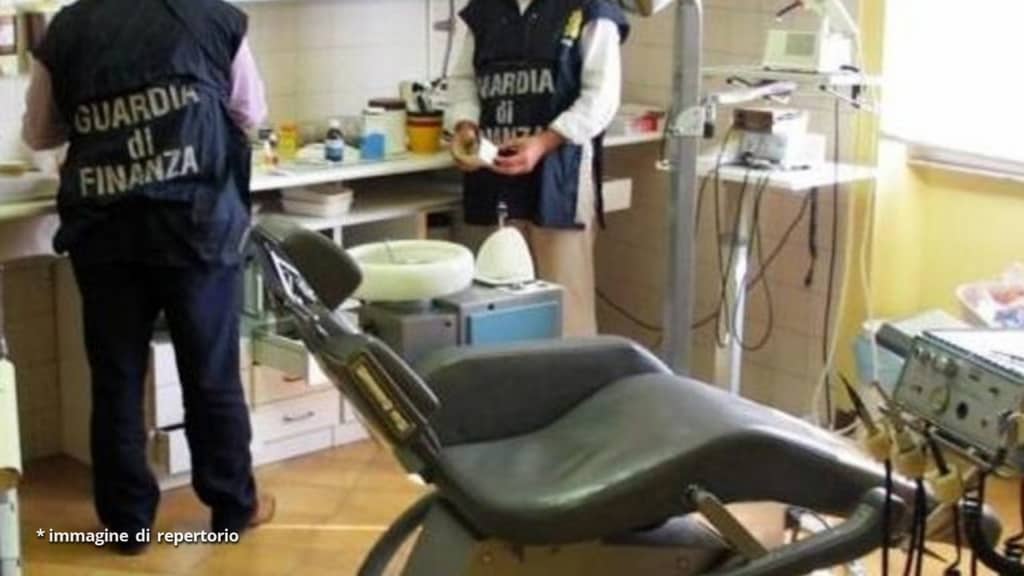 1.500 dentisti falsi in Campania: l'allarme