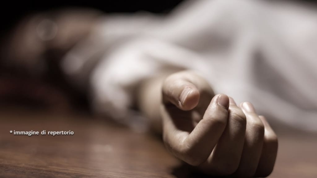 donna si uccide davanti alla tomba dei genitori