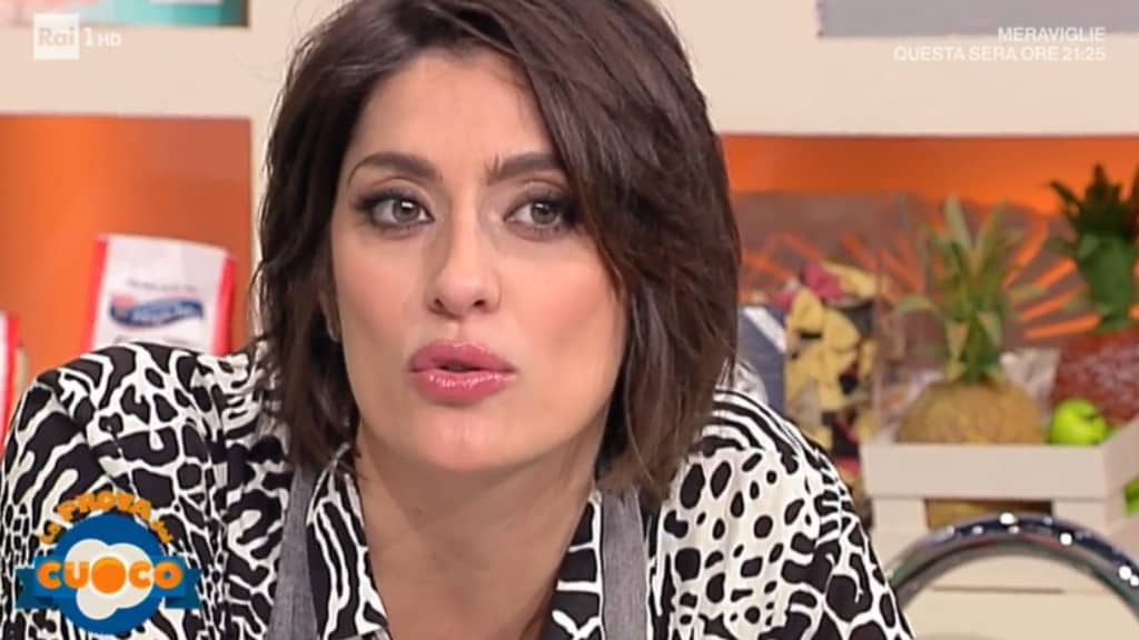 primo piando di elisa isoardi conduttrice de la prova del cuoco