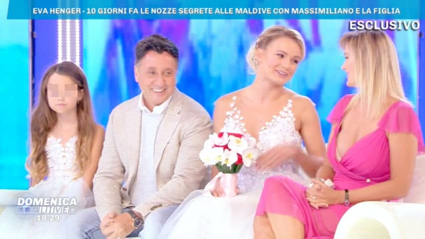 Eva Henger con Caroletti e le figlie Jennifer e Mercedesz a Domenica Live