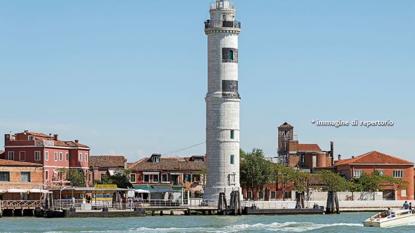 La palazzina si trovava sull'isola di Murano, a Bersaggio, nelle vicinanze del faro