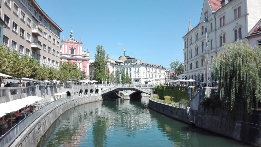 scorcio su un ponte di lubiana, capitale della slovenia