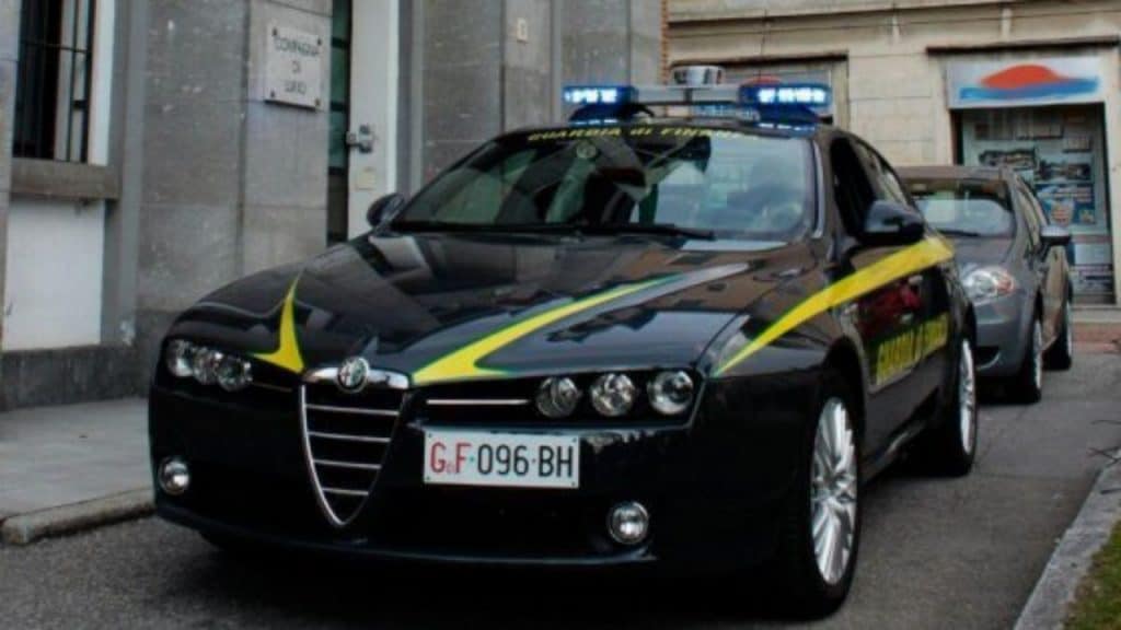macchina guardia finanza