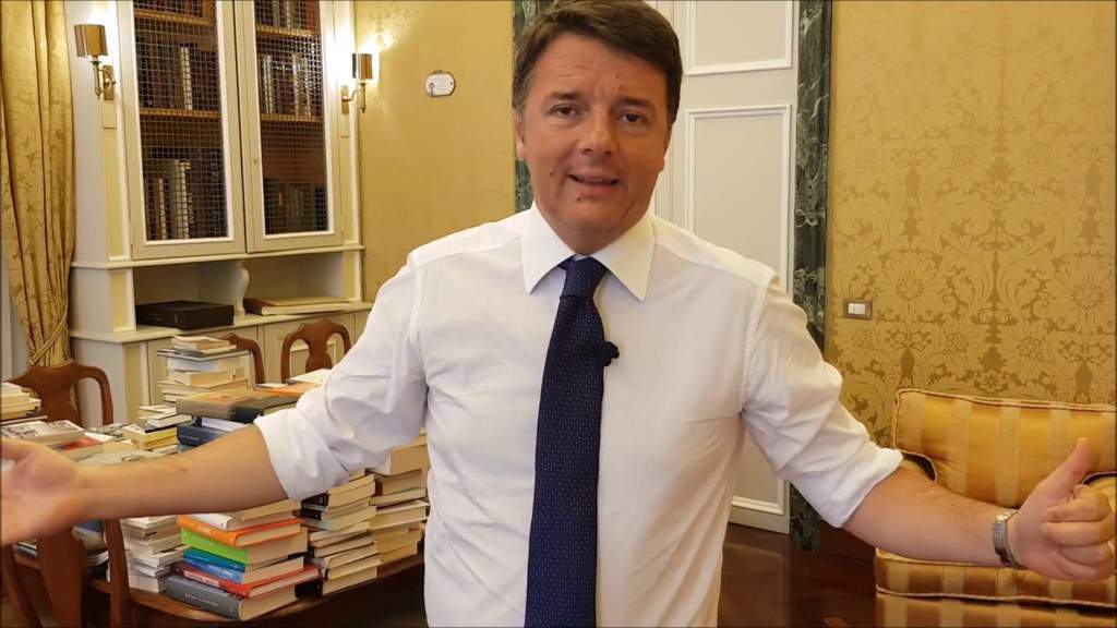 Matteo Renzi trionfante celebra i risultati della dieta con una foto