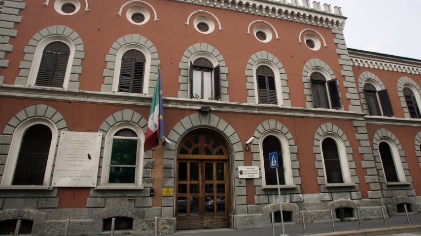 Milano, madre ludopatica costringe la figlia a diventare una prostituta per pagarsi il vizio