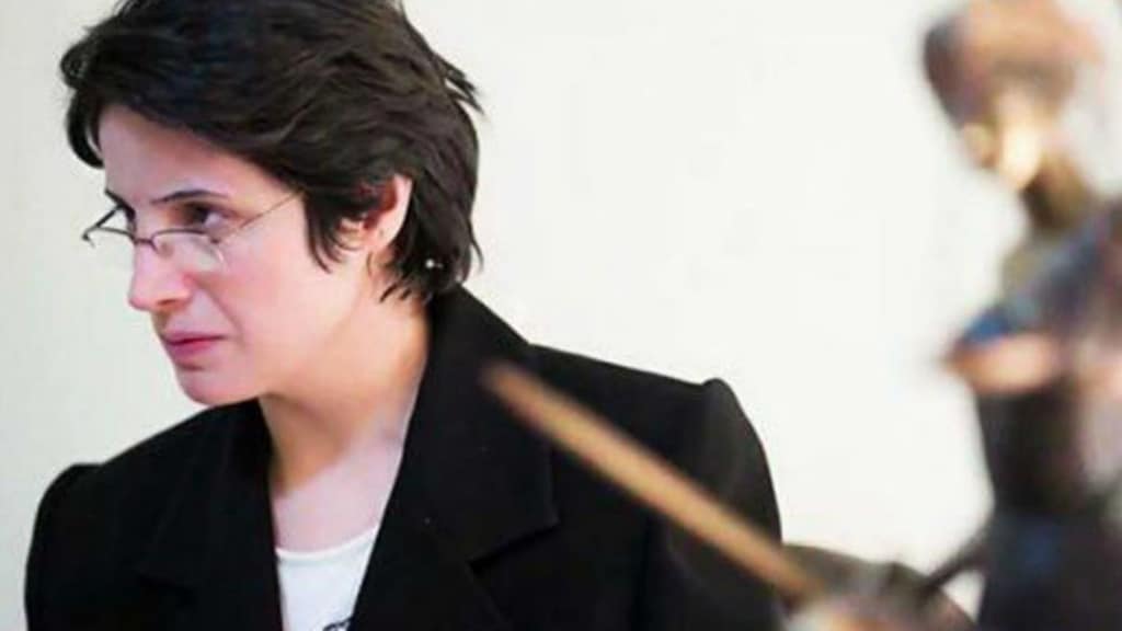 avvocatessa iraniana nasrin sotoudeh in aula