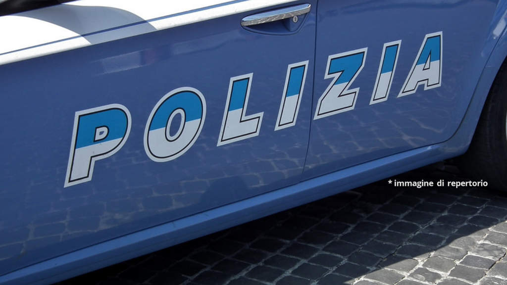 30enne trovato morto nel parcheggio di fiumicino, polizia indaga