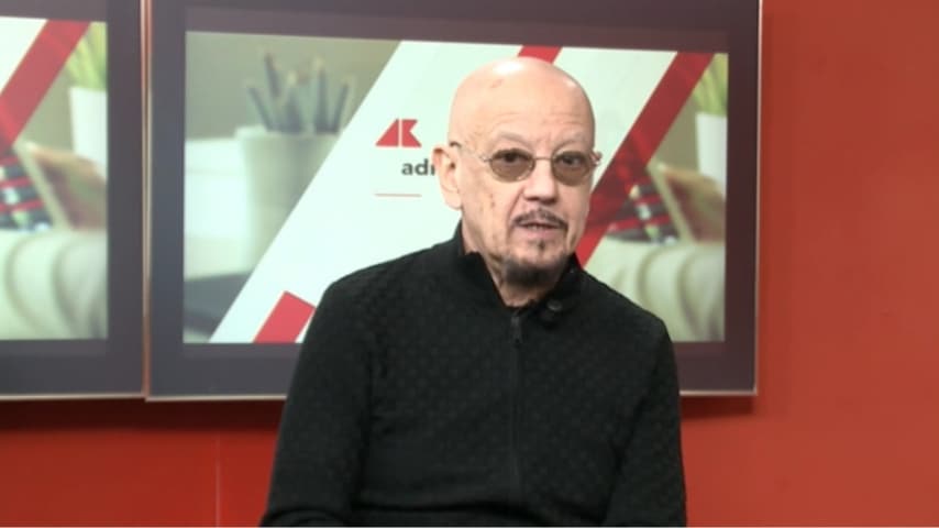 Enrico Ruggeri durante l'intervista su AdnKronos Live