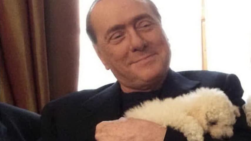 Silvio Berlusconi immortalato con Dudù