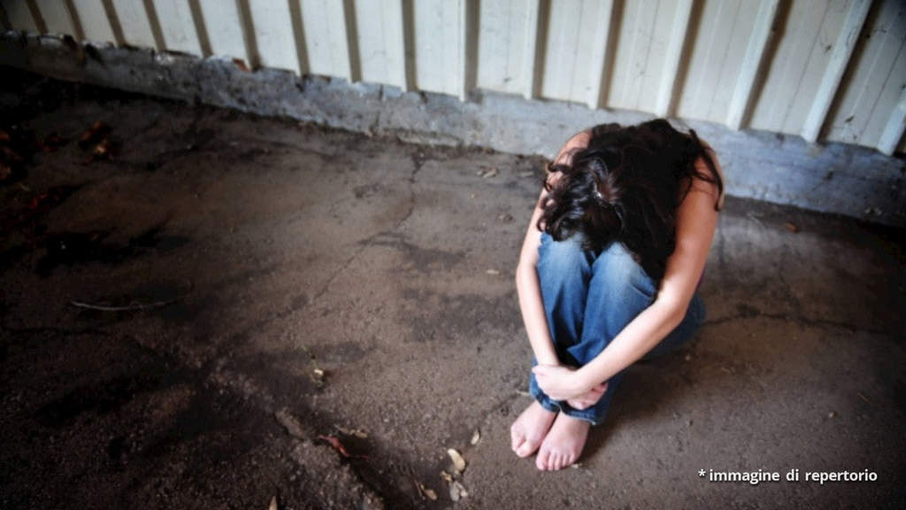 Frosinone, 14enne stuprata dal padre della sua amica del cuore