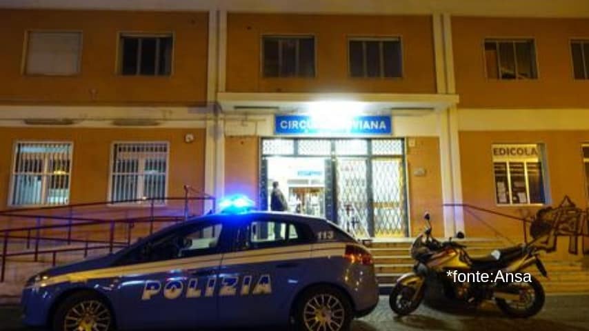 macchina polizia napoli