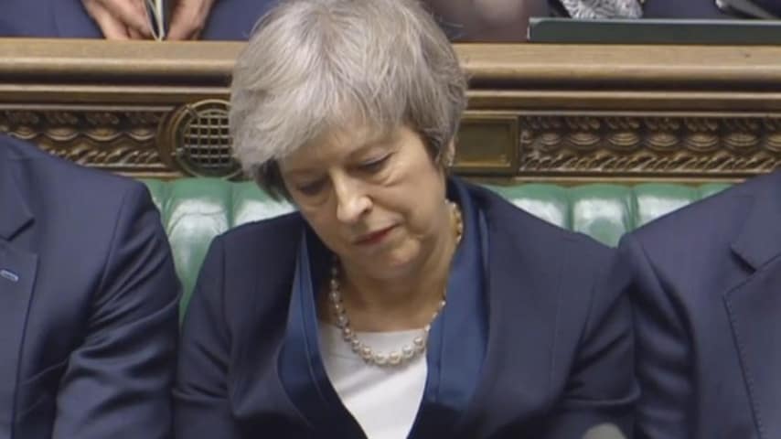 Theresa May a Westminster durante una seduta in Parlamento. Il Primo Ministro si è detta disposta a dare le dimissioni in caso di voto positivo all'accordo.