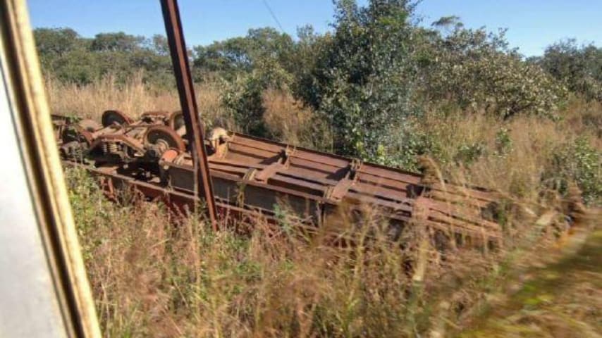 treno deragliato nella steppa