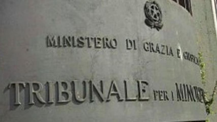 etichetta tribunale dei minori