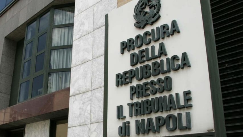 Ingresso del tribunale di napoli