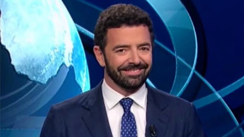 Il giornalista Alberto Matano durante un'edizione del TG1