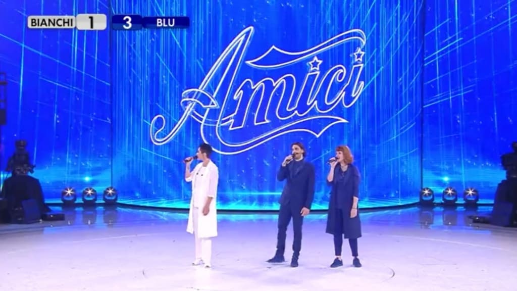 Gli auguri di Amici a Pier Silvio Berlusconi