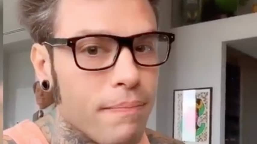 Fedez ha concluso il suo video con questa faccia. Fonte: Fedez/Instagram