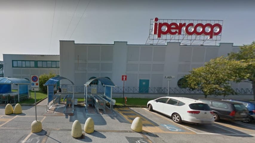 Il corpo della donna è stato ritrovato nei pressi dell'Ipercoop in via Cascina Colombaro. Immagine: Google Maps