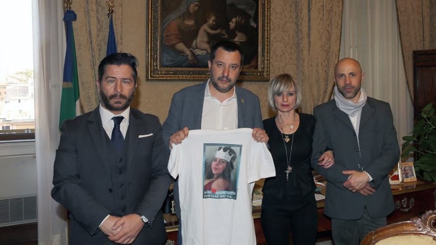 L'avvocato Marco Valerio Verni con il ministro Salvini e i genitori di Pamela. Fonte: Marco Valerio Verni/Facebook