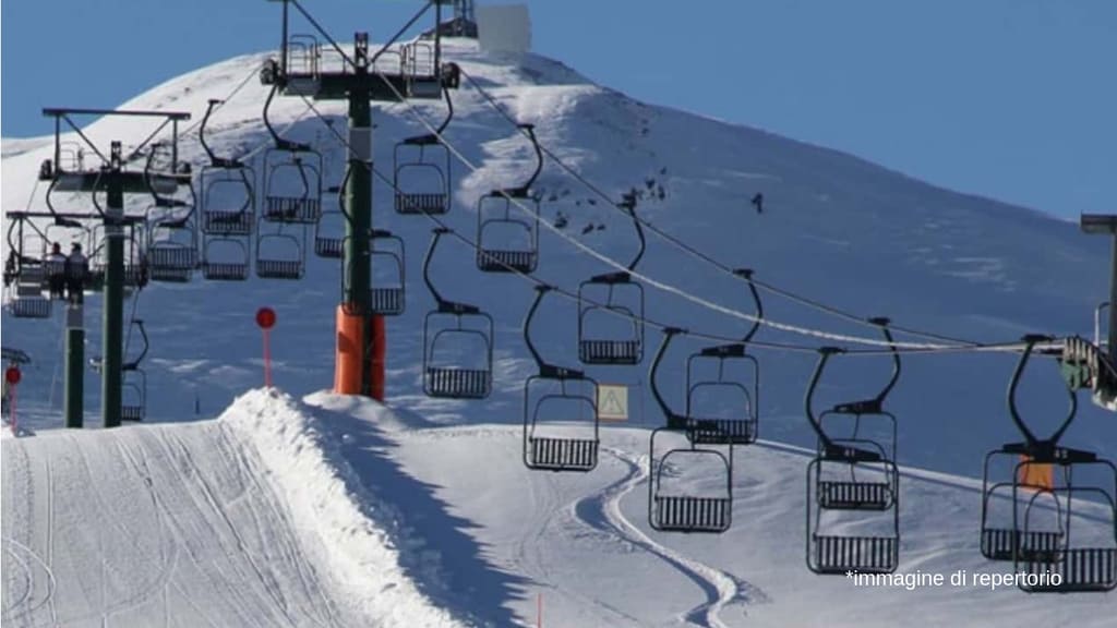 Livigno, bambina e accompagnatrice cadono dalla seggiovia sono gravi
