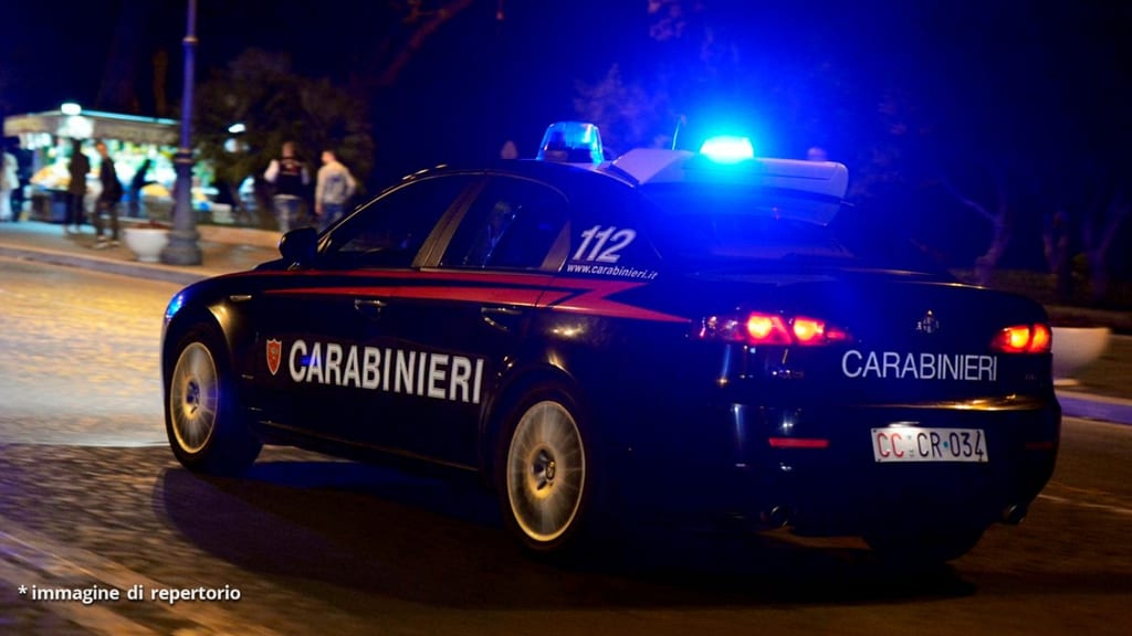 carabinieri- radiombile in notturna