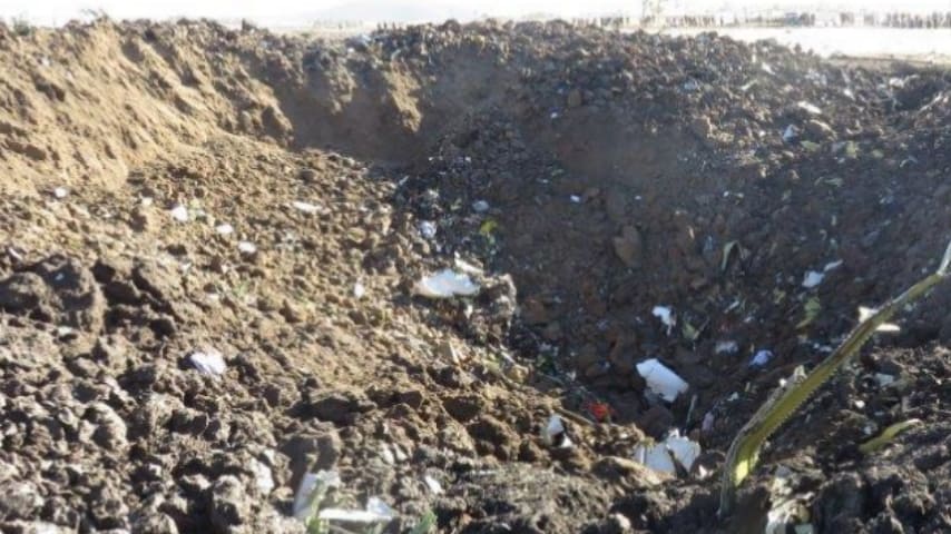 Il cratere lasciato dallo schianto. Foto: Aircraft Accident Investigation Bureau