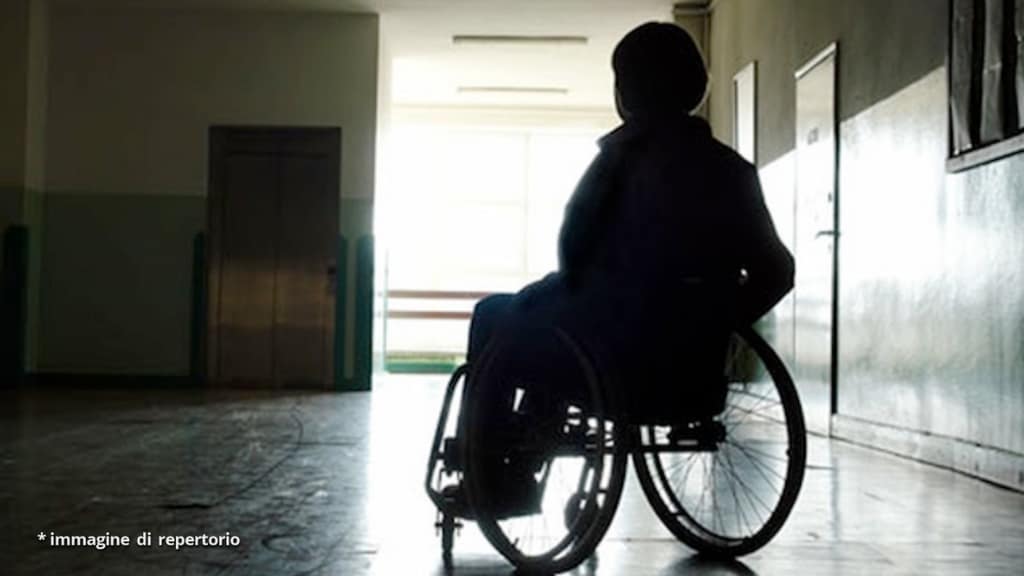 Napoli, donna disabile morta in casa e vegliata da sua madre