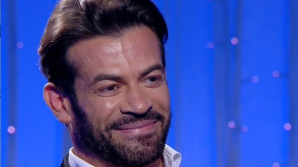 Gianni Sperti: dedica bellissima per i suoi genitori