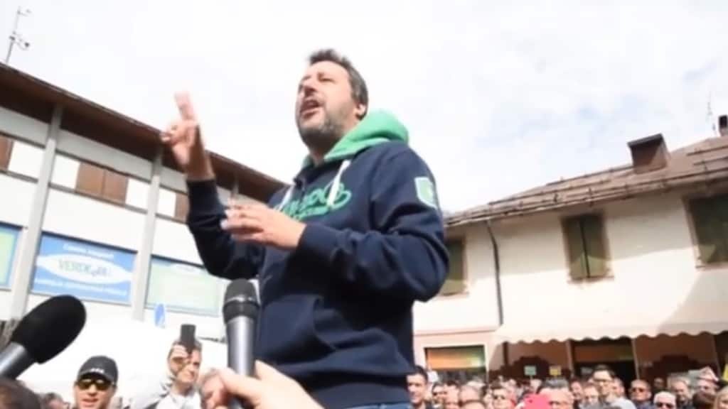 matteo salvini mentre parla a pinzolo