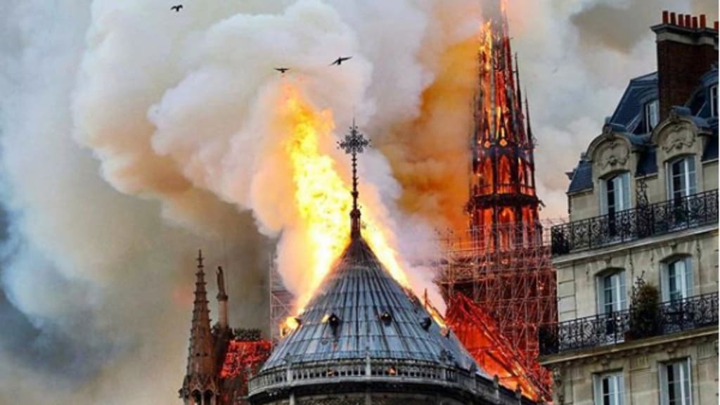 notre dame in fiamme
