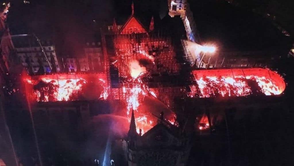 Notre-Dame distrutta