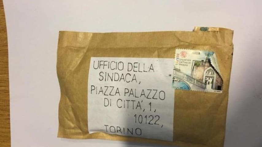 immagine riprodotta del pacco bomba recapitato a chiara appendino