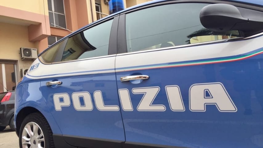 Un insegnante di chitarra arrestato per abusi sessuali sulle allieve