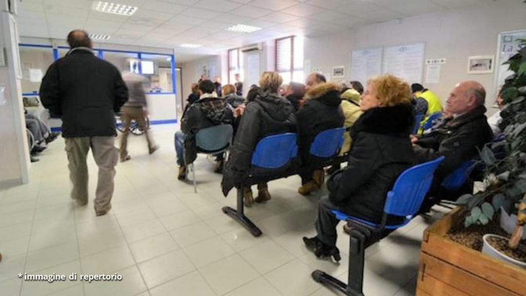 Lecce, un anno per una colonscopia