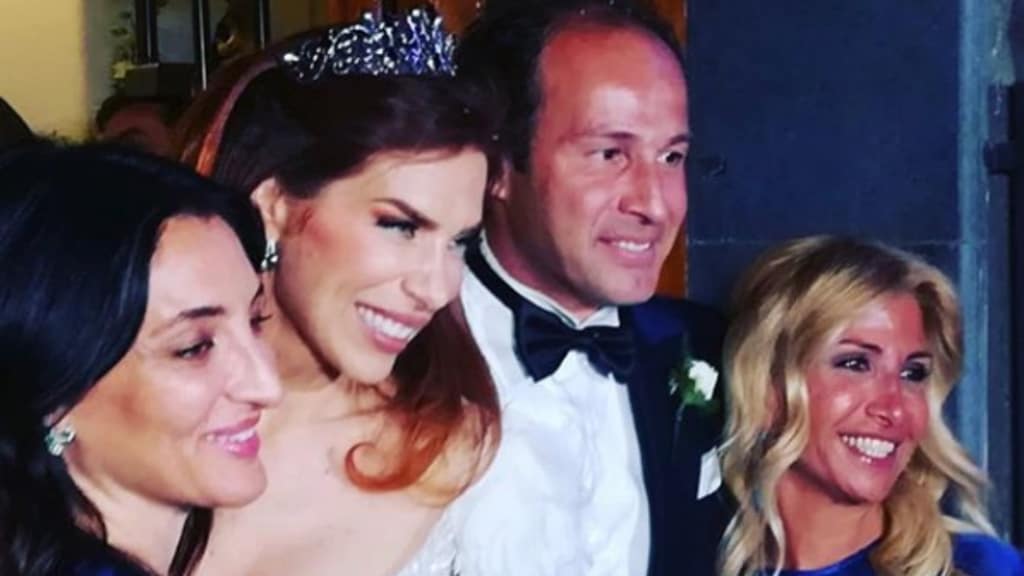 veronica maya e marco moraci in abiti da novelli sposi