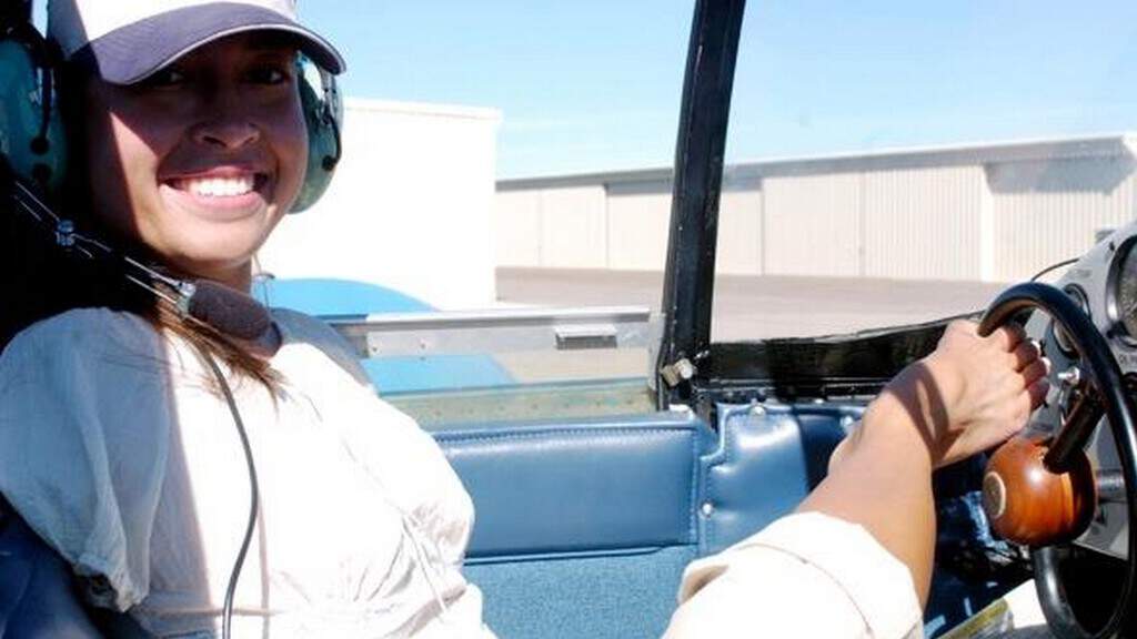 Jessica Cox, nata senza braccia diventa pilota di aereo