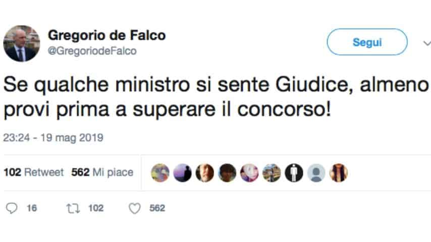 L'ultimo provocatorio post di Gregorio de Falco, rivolto al ministro Salvini. Fonte: Gregorio de Falco/Twitter