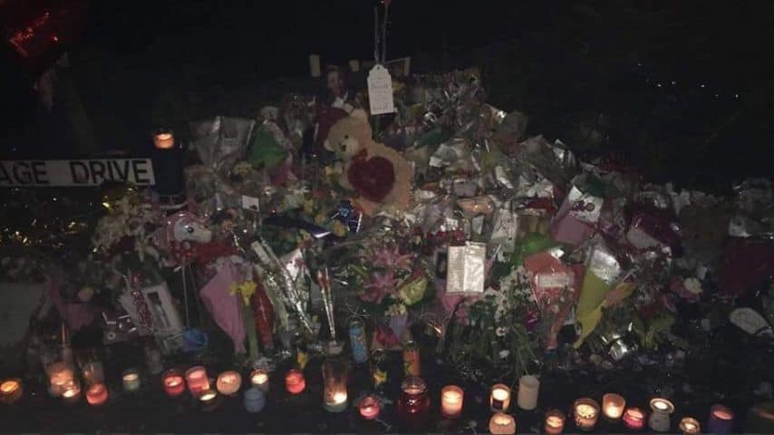 Messaggi d'affetto, candele e fiori per Rosie Darbyshire. Immagine: RIP Rosie Darbyshire/Facebook