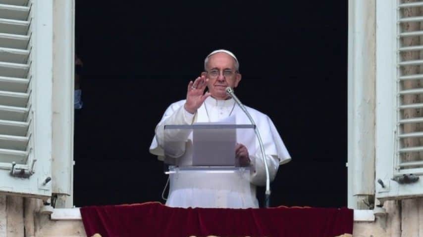 Papa Francesco durante l'Angelus. Immagine: Sito Papaboys