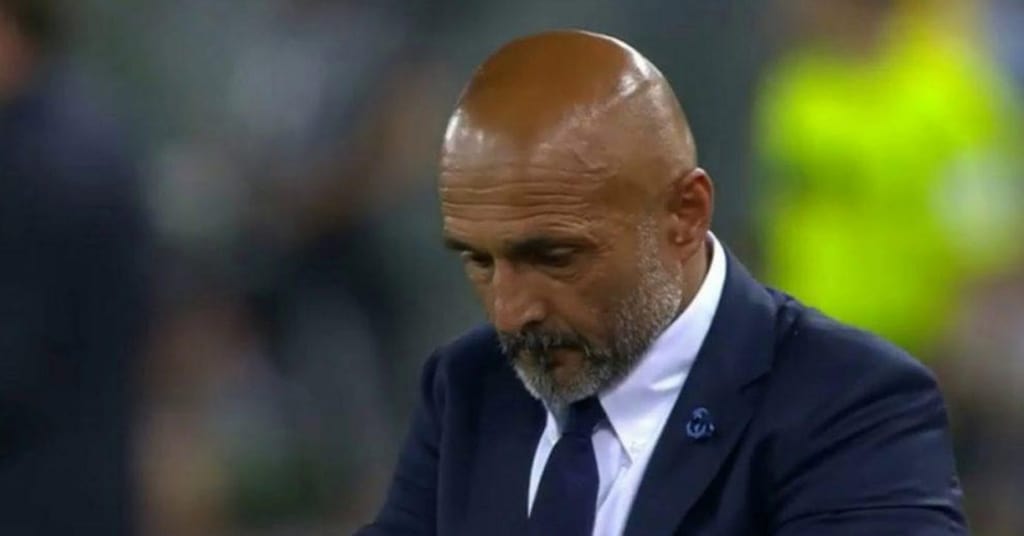 luciano spalletti in primo piano pensieroso