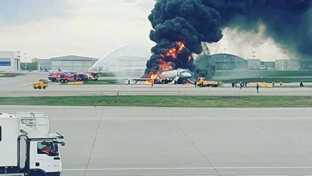 aero incendiato su pista