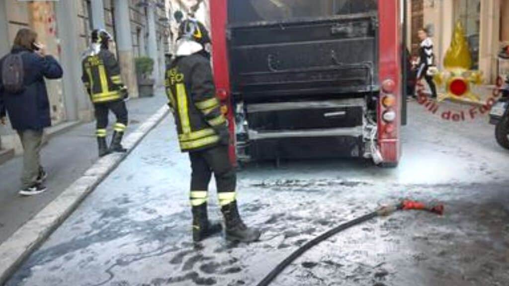 bus fiamme