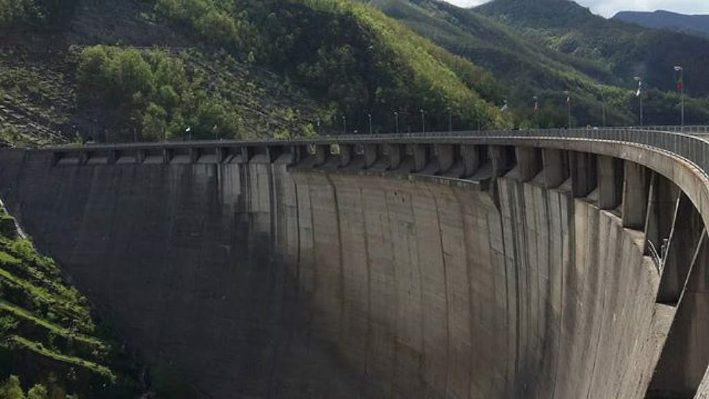 Diga di Ridracoli, 20enne si suicida