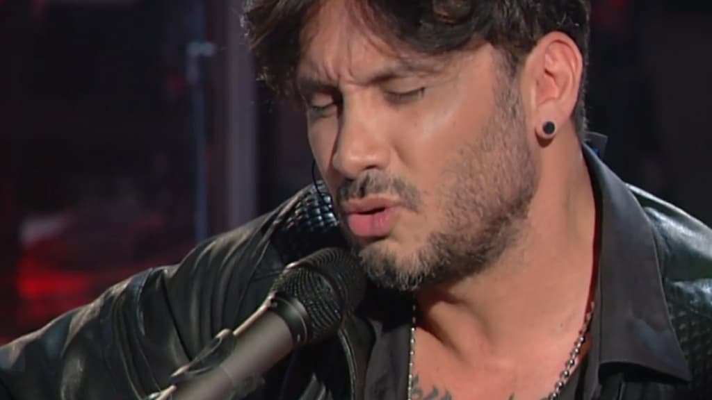 fabrizio moro canta a domenica in