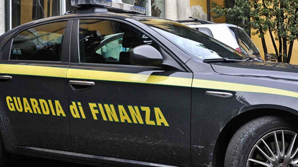 macchina della guardia di finanza