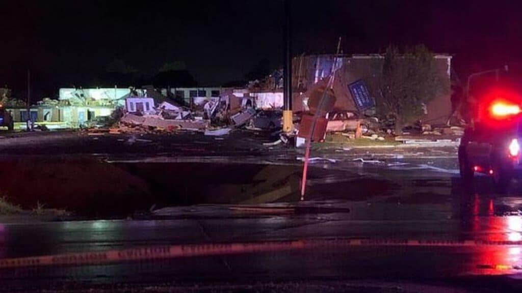 hotel distrutto da tornado